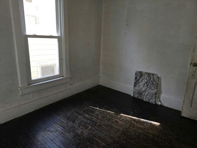 Building Photo - 1806 N Peoria Ave