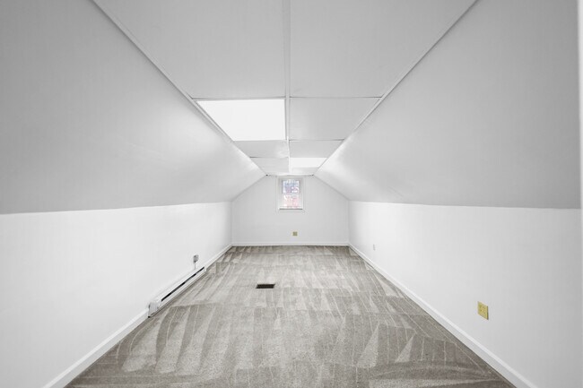 Building Photo - 6026 N Pointe Blvd