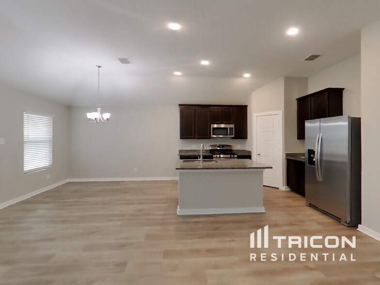 Building Photo - 10547 Pablo Way