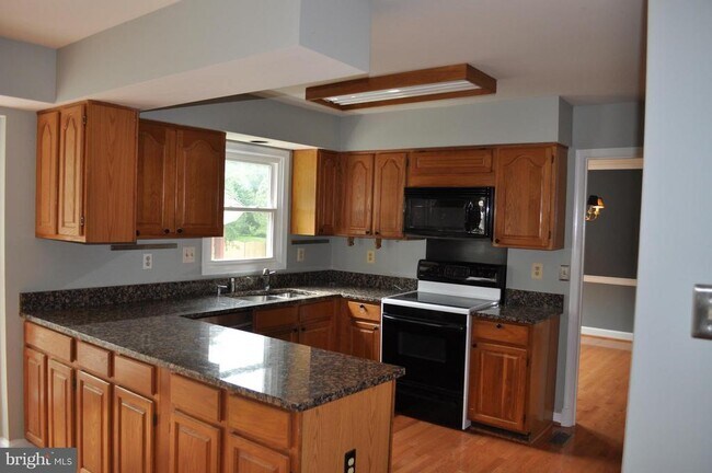 Building Photo - 14616 Falling Leaf Way