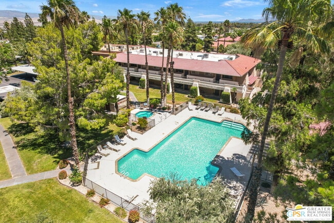 Building Photo - 575 N Villa Ct