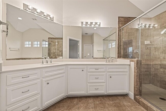 Building Photo - 11504 Main Pine Dr