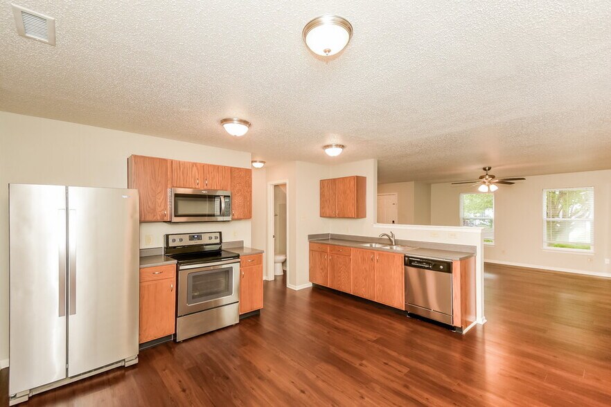 Building Photo - 941 Ravine Dr