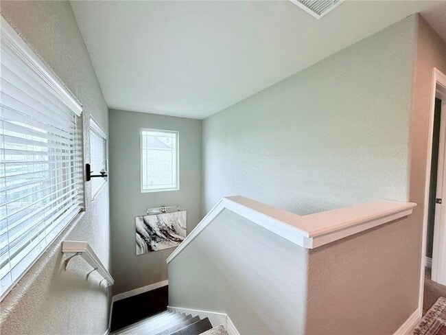 Building Photo - 525 N Salem Rd