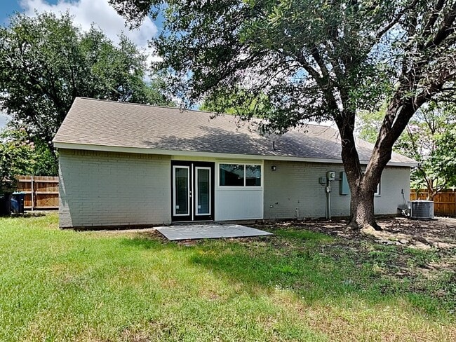 Building Photo - 4348 Spindletree Ln