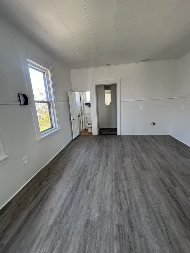 Building Photo - 223 E 27th St