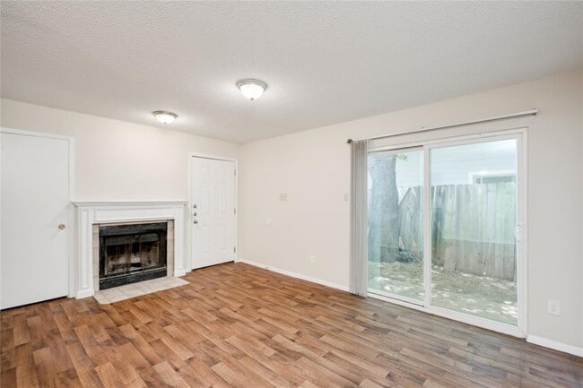 Building Photo - 6900 Branchwood Dr