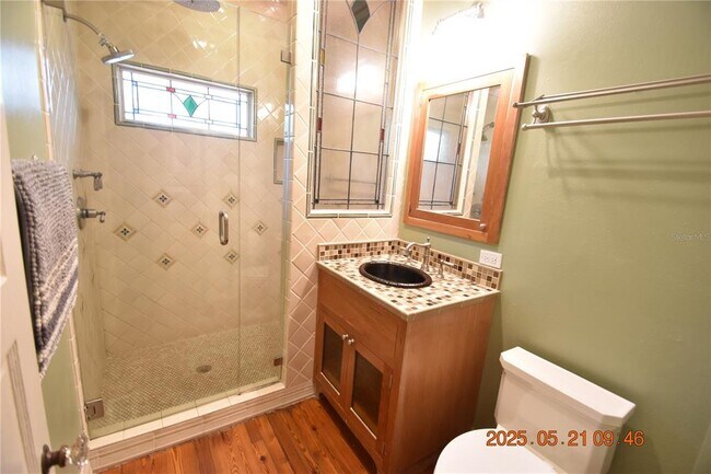 Building Photo - 810 S Packwood Ave