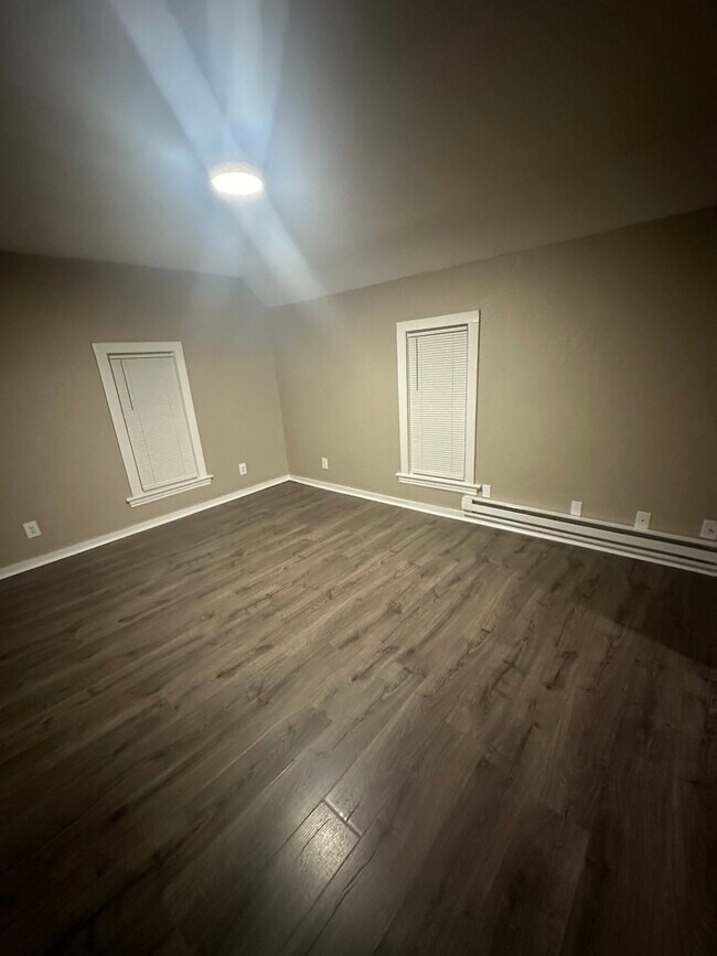 Building Photo - 4653-2 Bryant Ave N