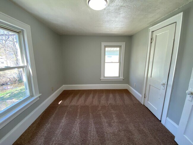 Building Photo - 2342 12th St SW