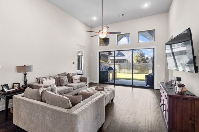 Building Photo - 2210 Bristlegrass Dr