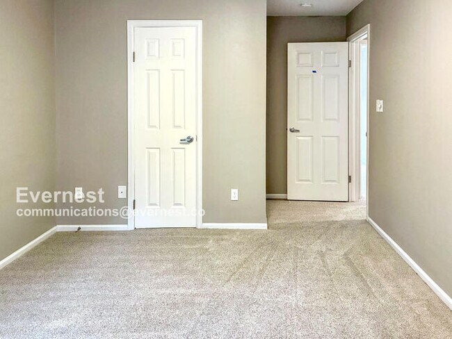 Building Photo - 913 Canosa Ct