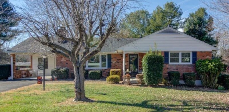 Primary Photo - 1290 Rainbow Forest Dr