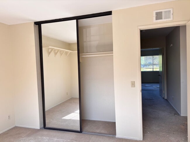 Building Photo - 3 bedrooms townhome in Chula Vista CA - Terranova Area