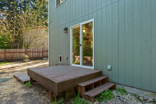 Building Photo - Clearwood Community Home in Yelm For Rent!...