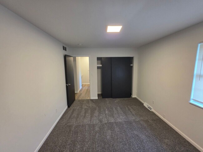 Building Photo - 4209 Defoe Dr