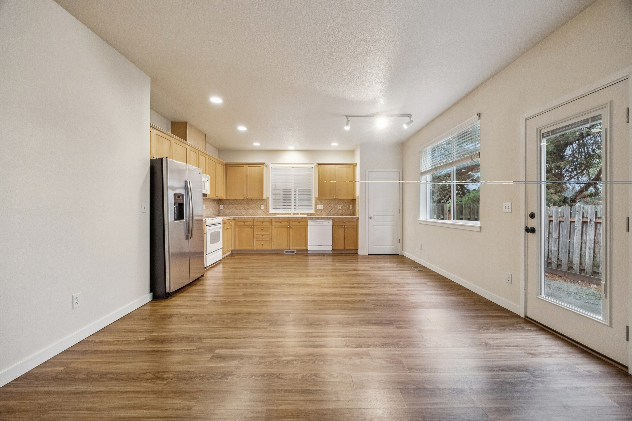 Building Photo - 325 NW 209th Ave