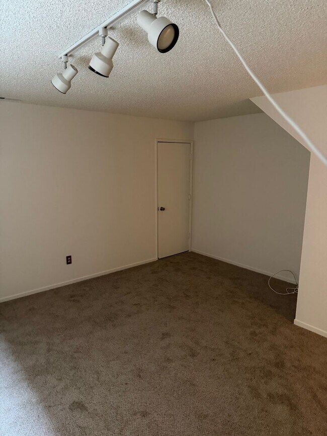 Building Photo - 2706 Powder Dr