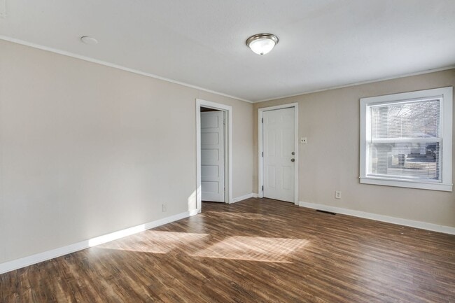 Building Photo - Cute and Cozy 2 Bedroom!