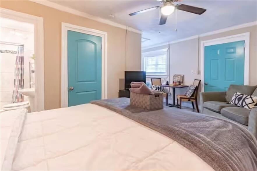 Building Photo - 235 Walnut St NW