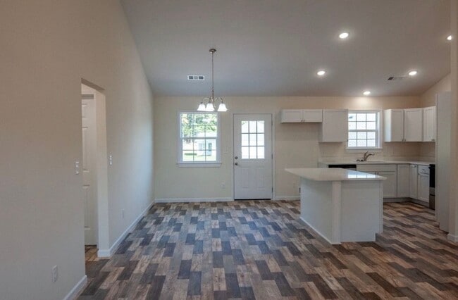 Building Photo - New 4 Bed / 3 bath in Pocahontas Available...