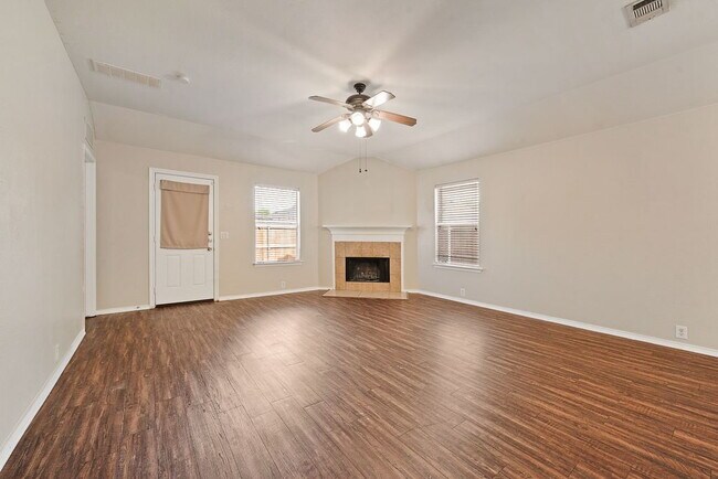 Building Photo - 8420 Silverbell Ln