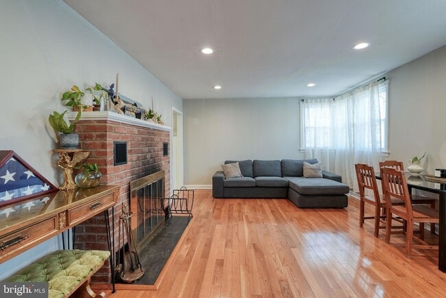 Building Photo - 32 Bonsall Ave