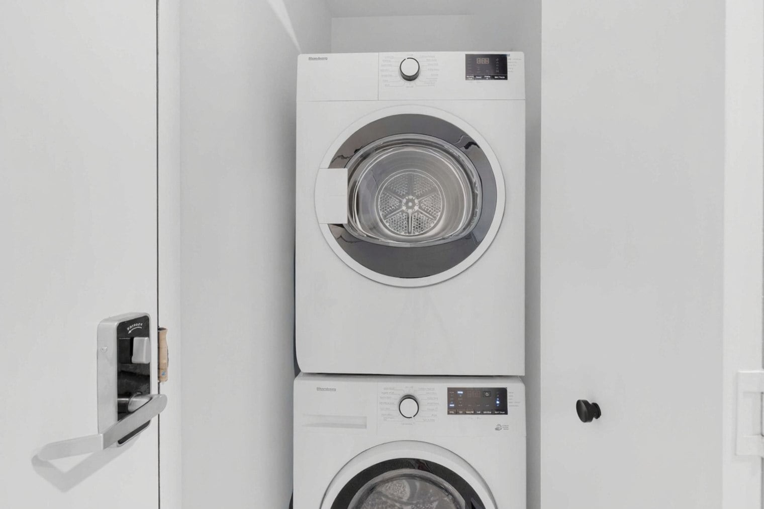 Building Photo - 501 NE 1st Ave