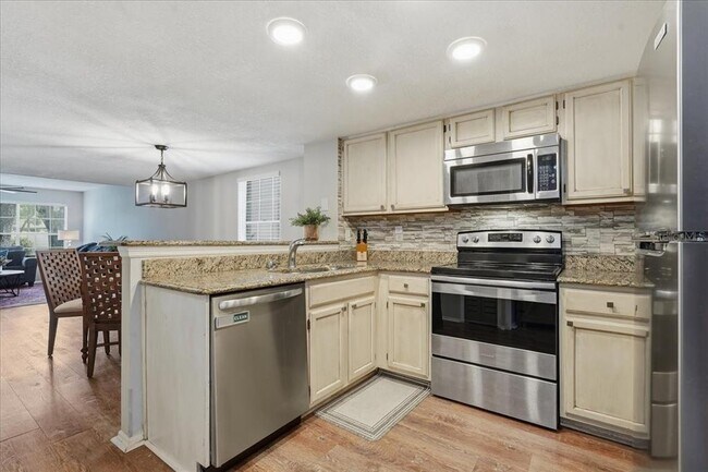 Building Photo - 2120 Fletchers Point Cir