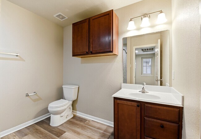 Building Photo - 1230 Grassy View Dr