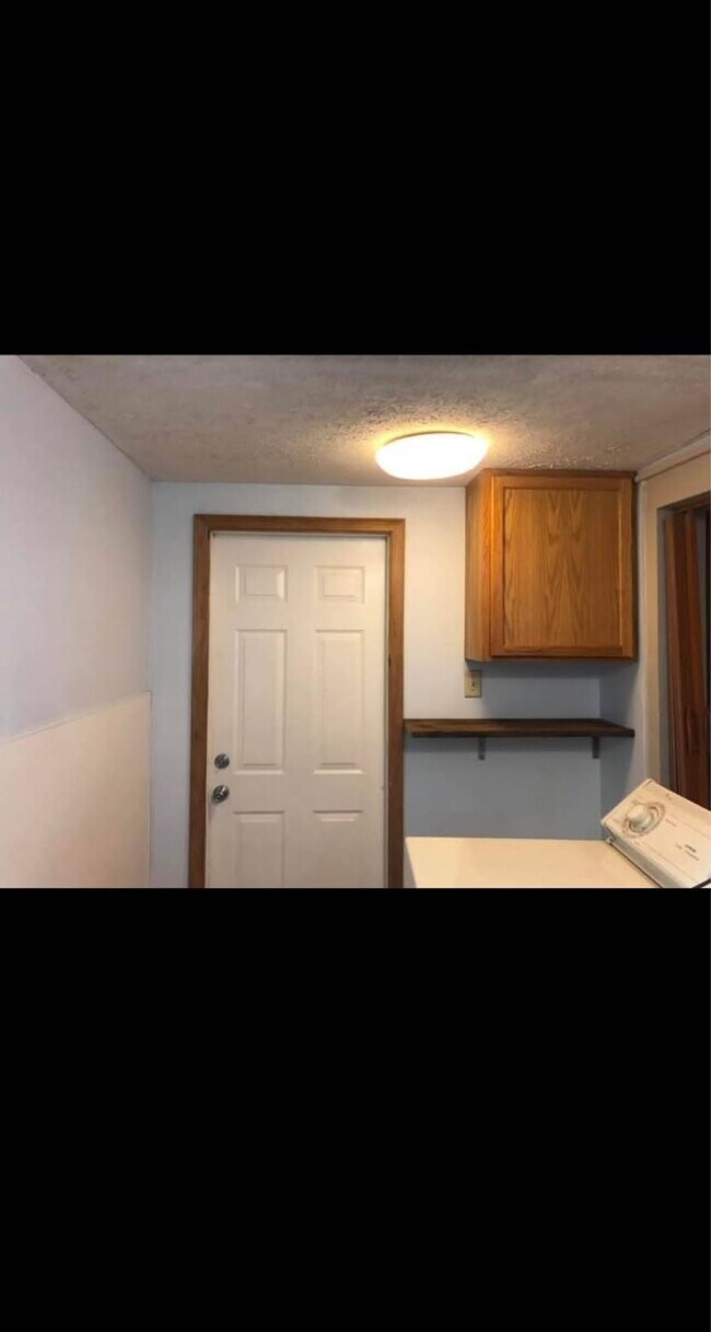 Building Photo - 608 N West St