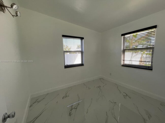 Building Photo - 11040 SW 52nd Dr
