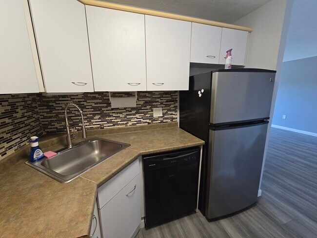 Building Photo - 230 Willard St