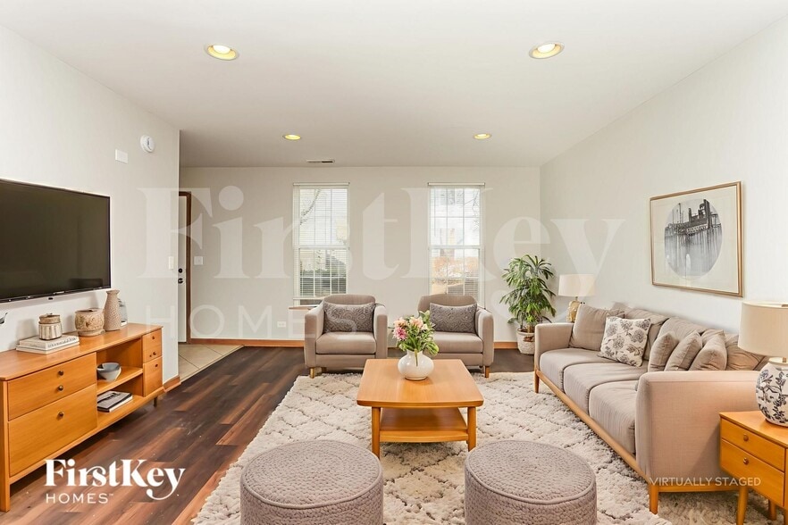 Building Photo - 932 Symphony Dr