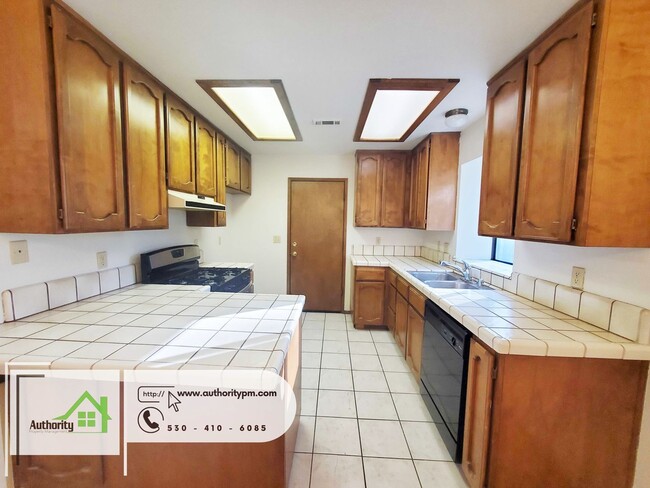 Building Photo - 3996 Morningsun Dr