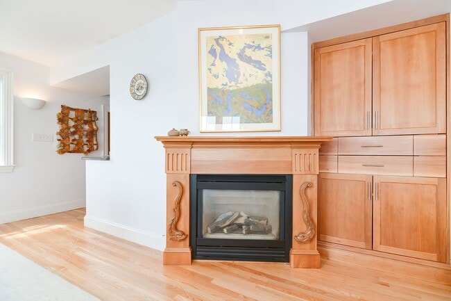 Building Photo - 37 Rocky Neck Ave