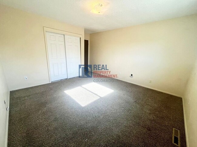 Building Photo - 1319 Potter Dr