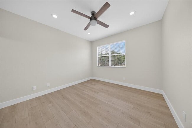 Building Photo - 3095 Grandiflora Dr