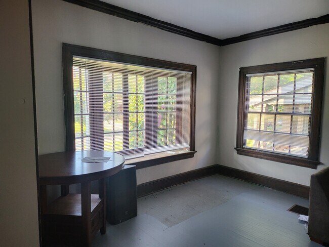 Building Photo - 226 E 16th Ave