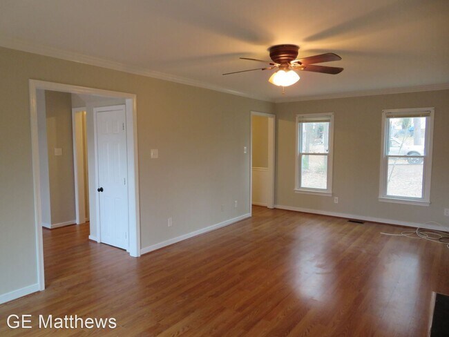 Building Photo - 4 br, 2.5 bath House - 120 Lakeside Drive