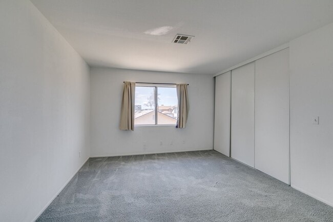 Building Photo - Double Primary Townhome with Spacious Backyard in 89115!