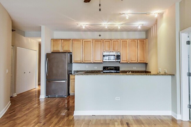 Building Photo - 1322 S Prairie Ave