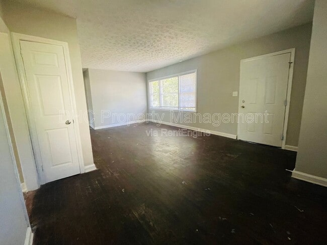 Building Photo - 3210 Delowe Dr
