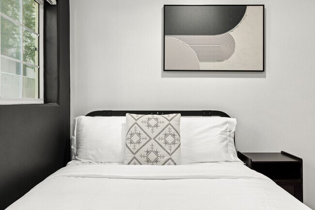 Building Photo - 10777 Ashton Ave