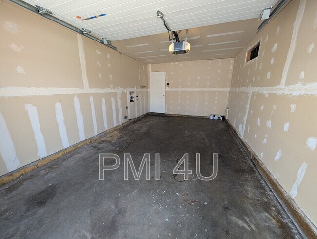 Building Photo - 4225 Penelope Pl NE