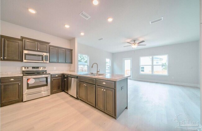Building Photo - 395 Hilburn Ln