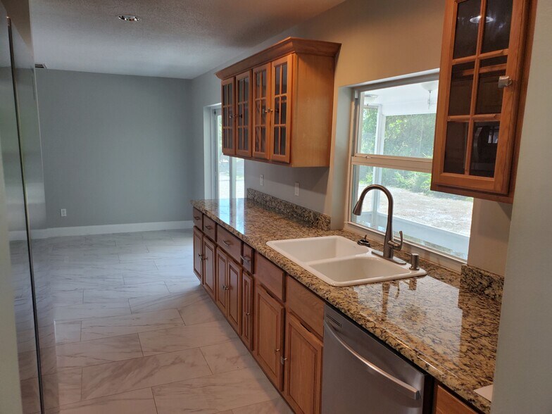 Building Photo - 1257 NE Sago Dr
