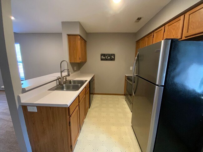 Building Photo - 3566-3568 Prescott Dr