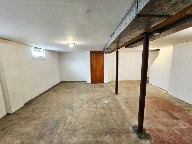 Building Photo - Move-In Ready 3BR/1BA Home w/ 2-Car Garage | Recently Updated