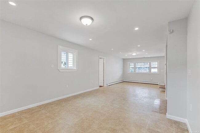 Building Photo - 675 S Long Beach Ave